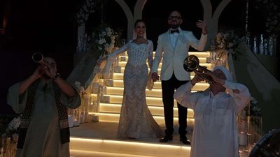 نجوم الفن يشعلون حفل زفاف جميلة عوض.. والهضبة وحماقي أول الحضور