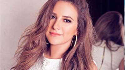 شيري عادل تكشف حقيقة هجومها على أحمد الفيشاوي (فيديو)