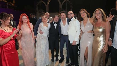 مصطفى قمر يهنئ جميلة عوض وأحمد حافظ بمناسبة زفافهما