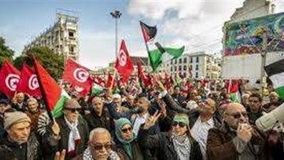 تونس: المتظاهرون أمام السفارة الأميركية يطالبون بقطع العلاقات