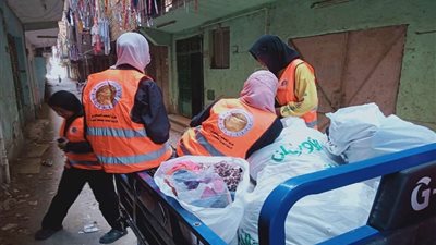 مع اقتراب عيد الأضحى.. حزب الشعب الجمهوري يوزع ملابس على الجمعيات بالجيزة