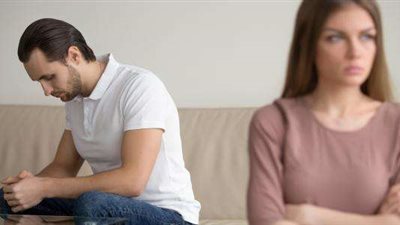 سيدة تكتشف بالصدفة أنها الزوجة الثانية.. تفاصيل رفع زوجة دعوى طلاق بالضرر أمام محكمة الأسرة