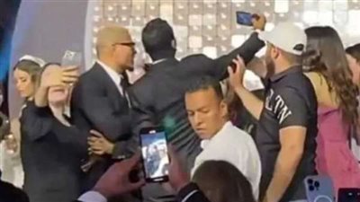 أتعلم من ميسي.. استشاري علاقات أسرية يوجه رسالة لـ عمرو دياب