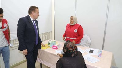 محافظ المنوفية يدشن قافلة علاجية مجانية لعمال منظومة النظافة (صور )