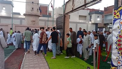ساحات ومساجد المنوفية تستقبل المصلين.. صور