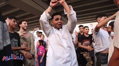 احتفالات الشباب بمنطقة إمبابة عقب الانتهاء من صلاة عيد الأضحى