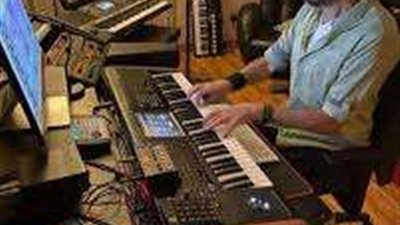 بعد رحيله بالسرطان .. من هو الموزع الموسيقي عمرو عبد العزيز؟