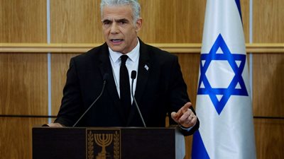 زعيم المعارضة الإسرائيلي يتهم نتنياهو بزج الجيش لمصالحه السياسية وتعهد بإسقاطه