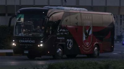 استعداداً لمباراة الاتحاد السكندري.. حافلة الأهلي تصل برج العرب