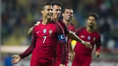 رونالدو يشعل الجدل باحتفال غير مألوف أمام حارس التشيك