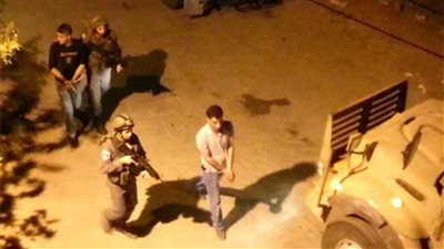 قوات الاحتلال تشن حملات اعتقالات في الضفة الغربية وسط أجواء تعرقل وصول الرعاية الصحية