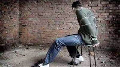 خطفوه وأجبروه على إمضاء إيصالات الأمانة.. ضبط المتهمين بالتعدي على أحد المواطنين بحلوان