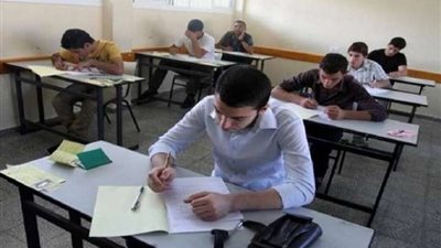 انهيار طلبة الثانوية العامة بأسيوط لصعوبة امتحان اللغة العربية