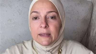 أثناء تشييع جثمان حماتها.. انهيار أسرة الإعلامية دعاء فاروق