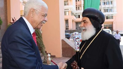 رئيس جامعة المنوفية يستقبل الأنبا بنيامين للتهنئة بعيد الأضحى