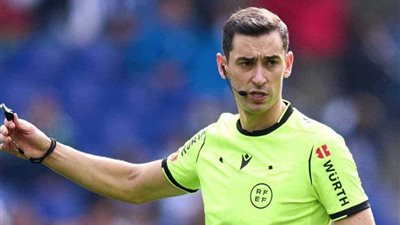 طاقم حكام إسباني لإدارة قمة الأهلي والزمالك