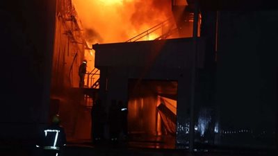 السيطرة على حريق داخل وحدة الحاسب الآلي بكلية الطب بجامعة أسيوط