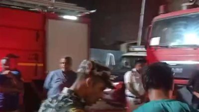 بالصور.. حريق هائل يلتهم مخزن أخشاب بمنطقة أسيوط الأزهرية