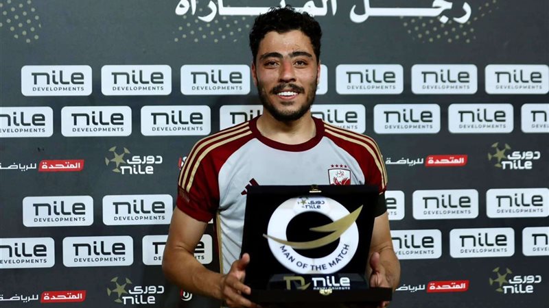 أكرم توفيق لاعب الأهلي