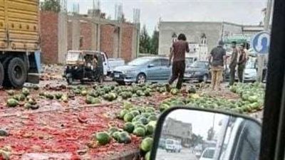 إعادة فتح طريق رافد جمصة بعد تعطل حركة المرور به بسبب عربة بطيخ