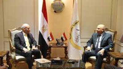 تنفيذ مشروعات بنية تحتية بالعراق.. كامل الوزير يبحث مع السفير