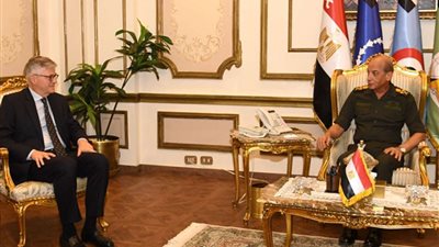القائد العام للقوات المسلحة يلتقي وكيل سكرتير عام الأمم المتحدة لحفظ السلام