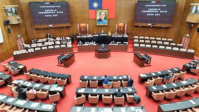 المعارضة التايوانية تحقق مع الحكومة في أول استخدام لسلطات جديدة