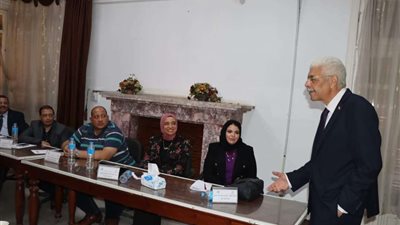 رئيس جامعة المنوفية يواصل محاضراته عن كيفية مواجهة المشكلات واتخاذ القرار