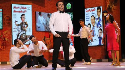 الجمهور يستعيد ذكريات الثمانينيات والتسعينيات على المسرح من خلال نوستالجيا 80 / 90