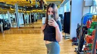 إقامتها منتهية منذ 6 أشهر.. القصة الكاملة لحادث تهشيم فتاة أجنبية لسيارة سيدة مصرية والتعدي عليها في كمبوند شهير