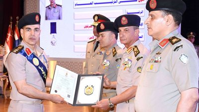 القائد العام للقوات المسلحة يشهد تخرج دورات جديدة من دارسي الأكاديمية العسكرية