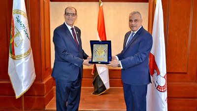 محافظ سوهاج يكشف أول قراراته بشأن المناطق الصناعية