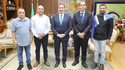 محافظ المنوفية يستقبل وفود المهنئين من الهلال الأحمر والتربية والتعليم والكهرباء