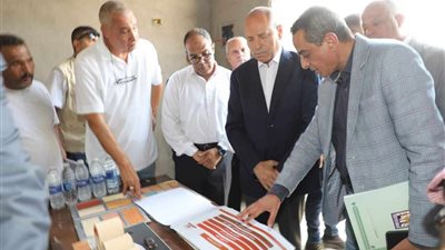 لمنتجات قرية الفواخير.. محافظ القاهرة يتفقد تجهيزات إقامة 40 معرضًا