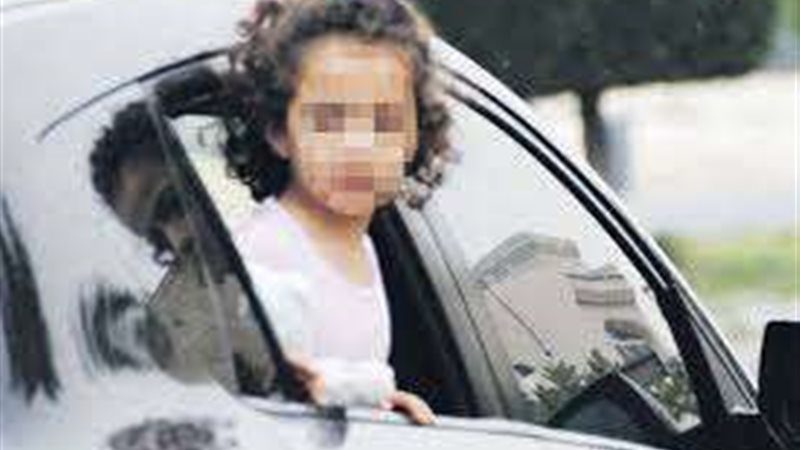 الأطفال يخرجون من