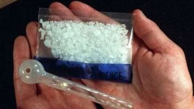 بحوزته 6 كيلو من مخدر الآيس.. القبض على عنصر إجرامي بتهمة الاتجار بالمواد المخدرة بالجيزة