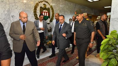 محافظ أسيوط يصدر قرارات جديدة تشمل تغييرات إدارية