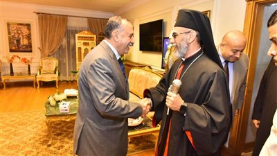 محافظ أسيوط يستقبل الأنبا دانيال لطفي مطران الأقباط الكاثوليك