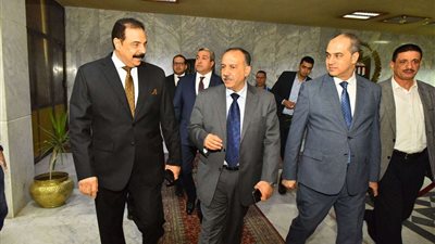 محافظ أسيوط يستقبل مساعد وزير الداخلية ومدير الأمن للتهنئة على ثقة القيادة السياسية