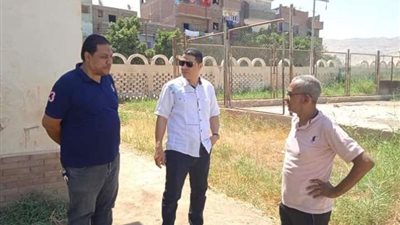 وكيل رياضة أسيوط يتفقد مراكز الشباب ويحيل بعض العاملين للشئون القانونية