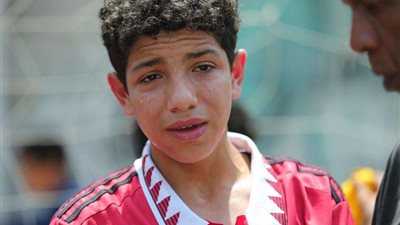 بعد بكائه.. سبورتنج كاسل يدعو الطفل صاحب الصورة الشهيرة لإعطائه فرصة أخرى في اختبارات الناشئين