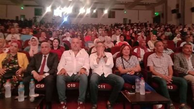 نوستالجيا ٩٠/٨٠ يحظى بإعجاب جمهور الإسماعيلية بحضور سكرتير عام المحافظة