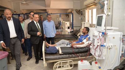 محافظ أسيوط يفاجىء العاملين بمستشفى القوصية المركزي لمتابعة سير العمل ومدى جودة الخدمة