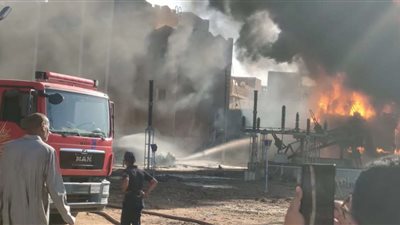 اندلاع حريق هائل في محول كهرباء بأسوان