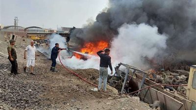 دون وجود مصابين.. حريق هائل داخل مخزن للكاوتش بالقليوبية