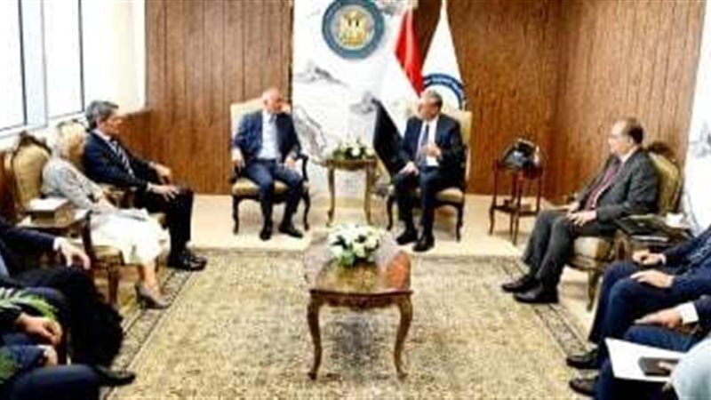 جانب من اجتماع وزير
