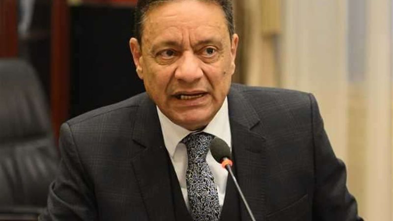 الكاتب الصحفي كرم