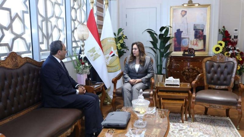 وزير التموين يستقبل