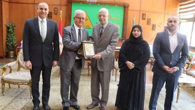 رئيس جامعة المنوفية يلتقي وفد المجلس العربي للتدريب والإبداع الطلابي