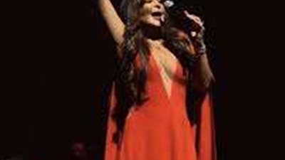 إليسا تشعل مسرح أعياد بيروت برقصة ساحرة على أنغام 